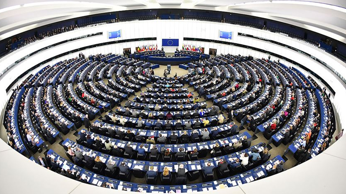 AB, Taliban'�n k�z ��rencilerin �niversite e�itimlerini ask�ya almas�ndan endi�eli