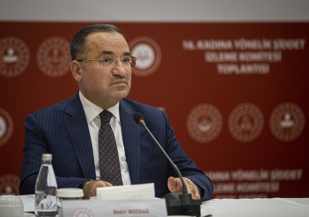 Adalet Bakan� Bozda�'dan 'kad�na �iddet ve �ocuk istismar�' genelgesi