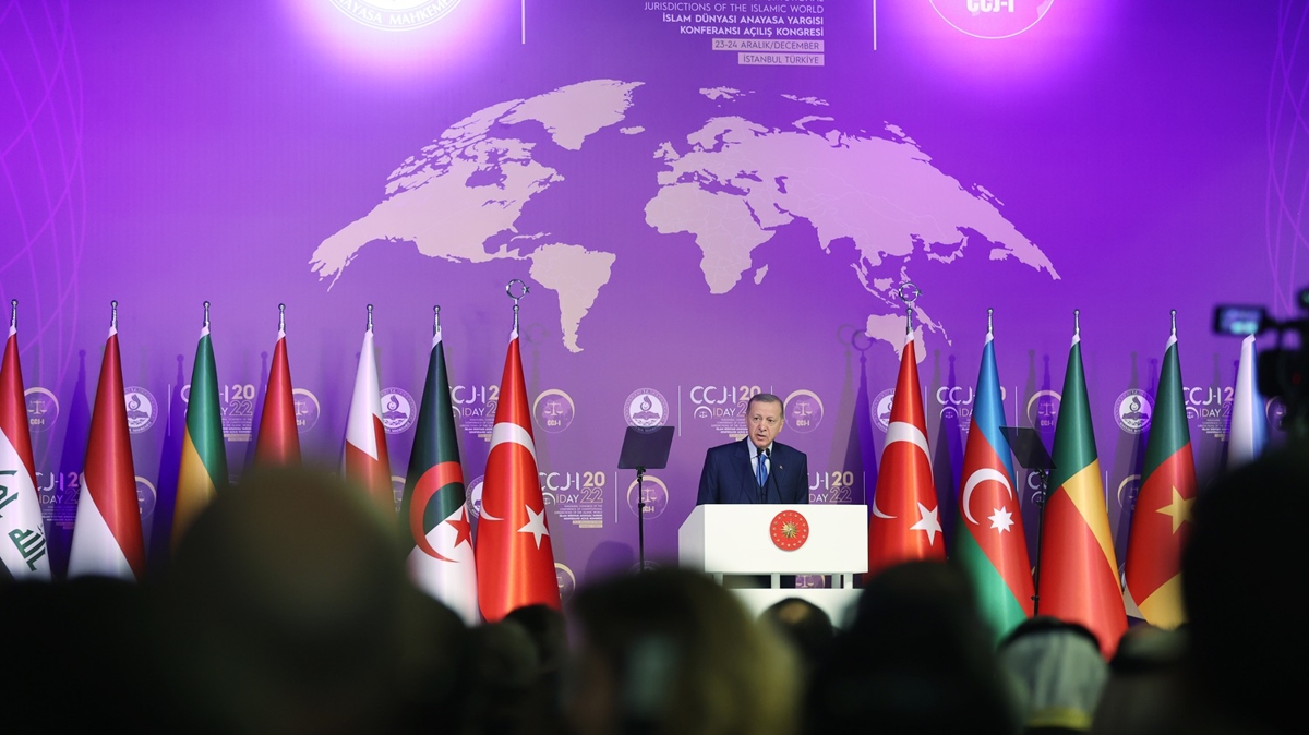 Bat'nn ifte standardna tepki... Cumhurbakan Erdoan: Terr rgtlerini besleyenler bizlere nutuk ekiyor