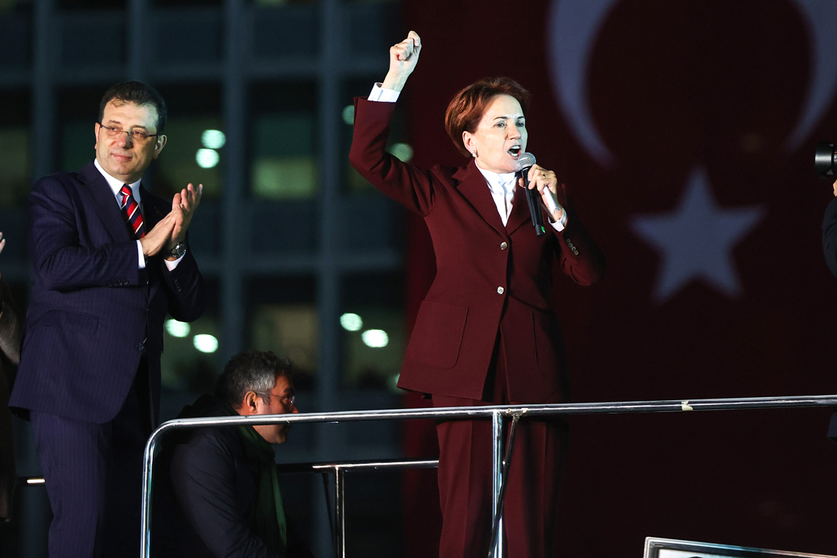 Sara�hane manevras� g�ven sorgulatt�! Ak�ener, DEVA ve Gelecek'i kaybetti