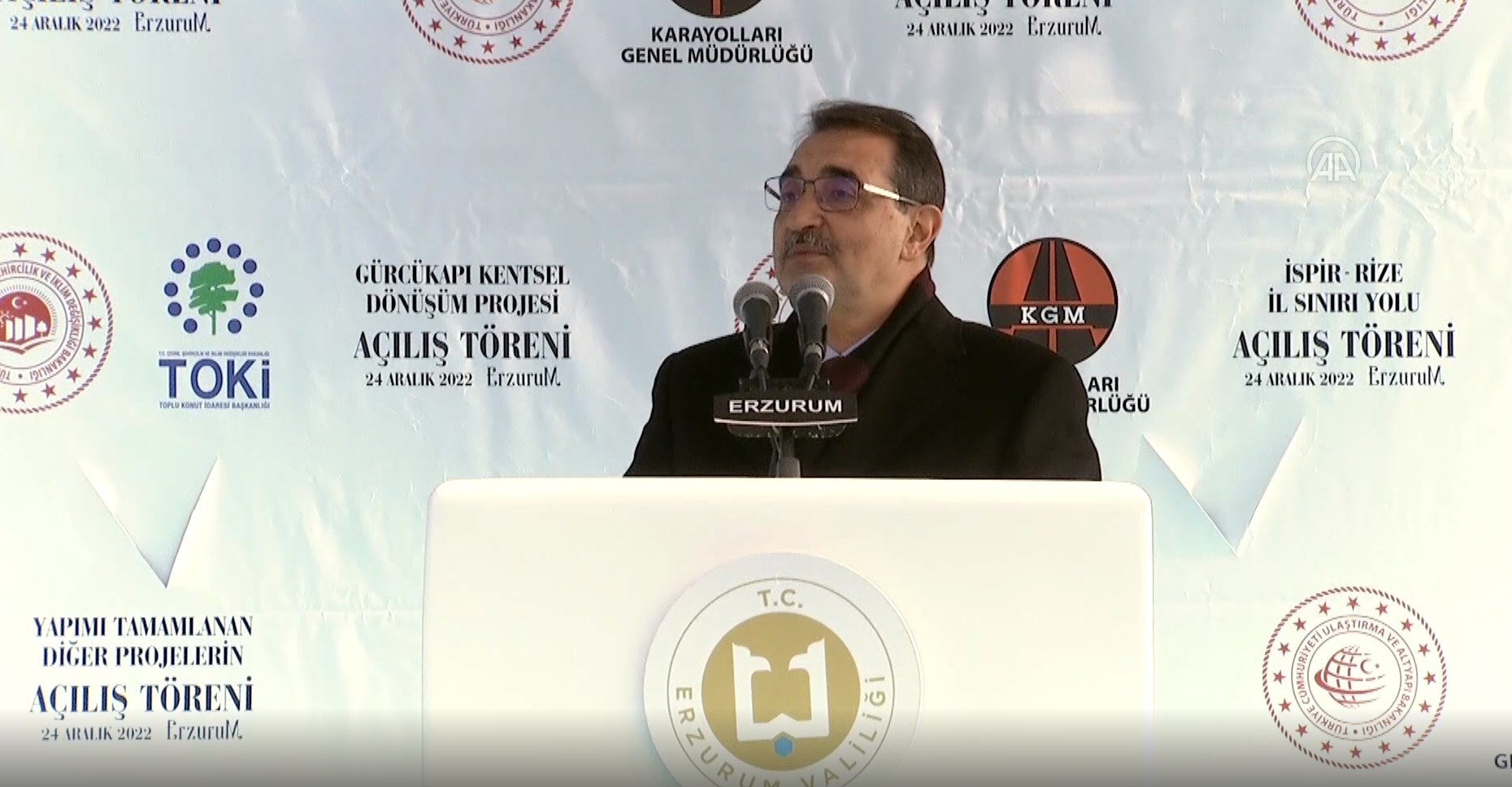 Bakan D�nmez: Seneye evlerimizi yerli gaz�m�zla �s�taca��z