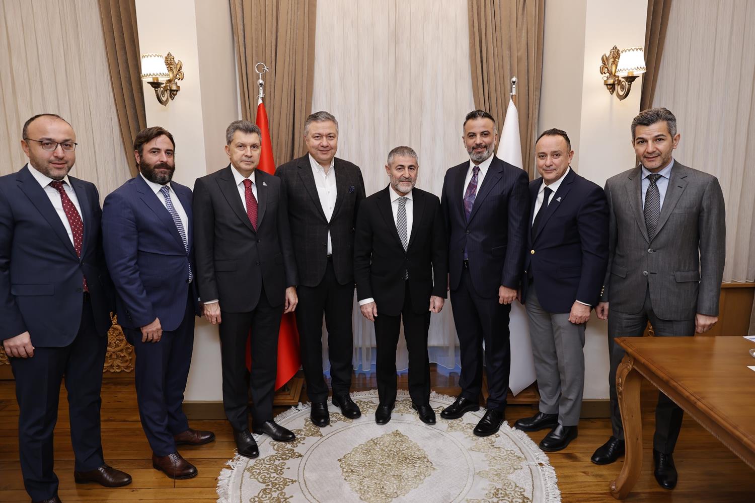 Bakan Nebati, �TH�B �yeleri ile g�r��t�