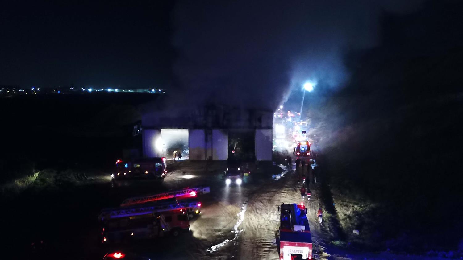 Tuzla'da geri d�n���m tesisinde ��kan yang�n k�smen kontrol alt�na al�nd�
