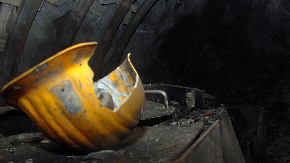 in'in Sincan Uygur zerk Blgesi'nde altn madenindeki gkte 18 ii mahsur kald