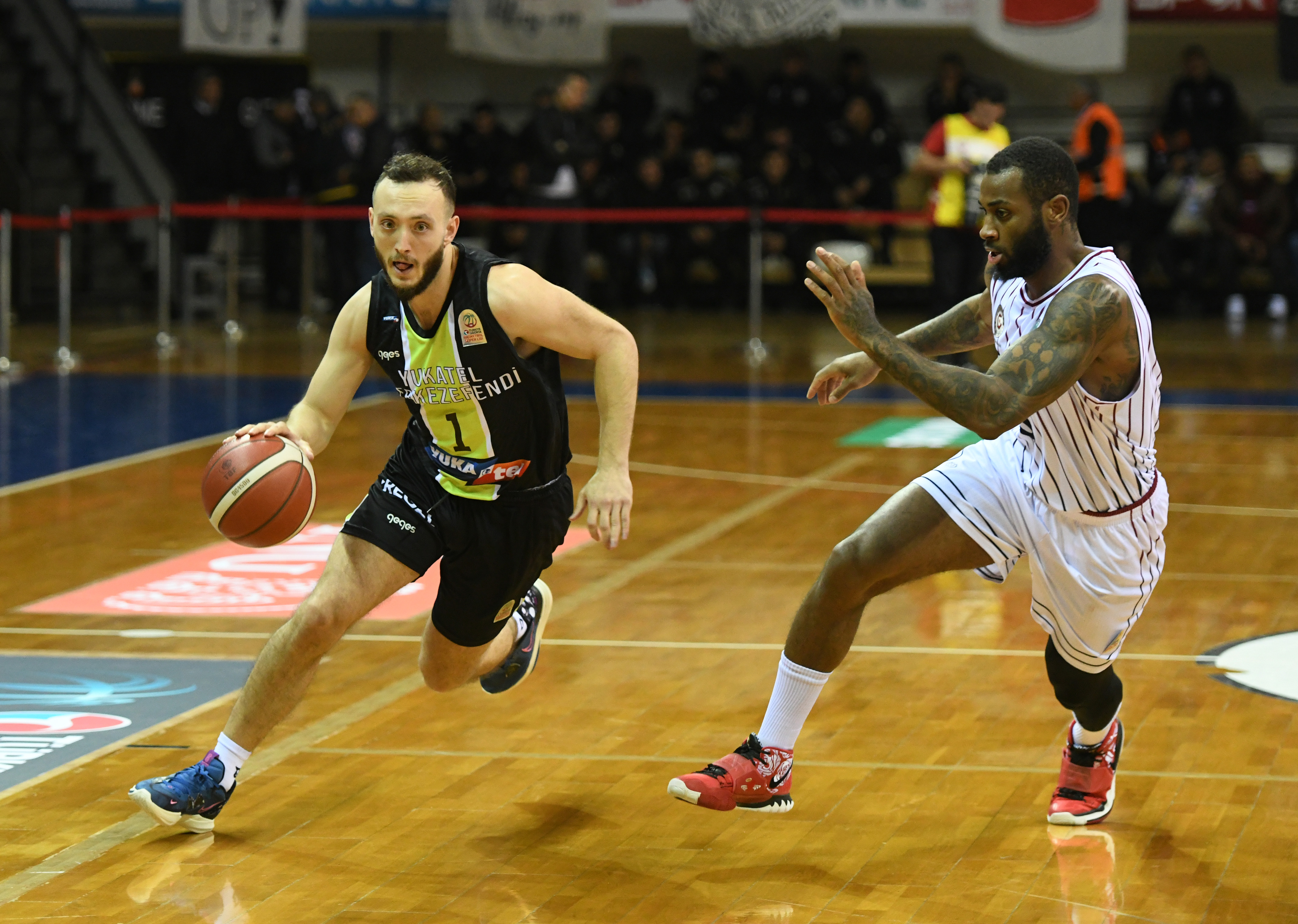 Gaziantep Basketbol evinde burun fark�yla kazand�