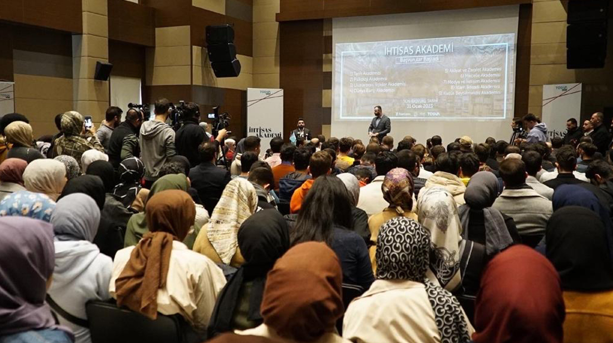 �brahim Kal�n, Adem Metan, Abd�lsamet Temel T�GVA'da gen�lerle bulu�tu