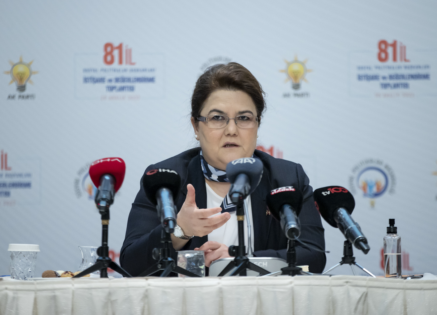 Bakan Yan�k: T�rkiye tarihinde ilk kez k�z �ocuklar�n�n okulla�ma oran�, erkek �ocuklar�n� ge�ti