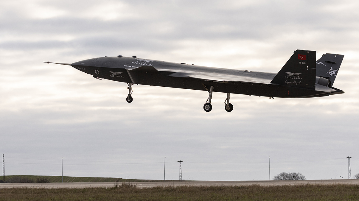 Kom�uda g�ndem oldu! ANKA-3 ve KIZILELMA'ya yak�n markaj