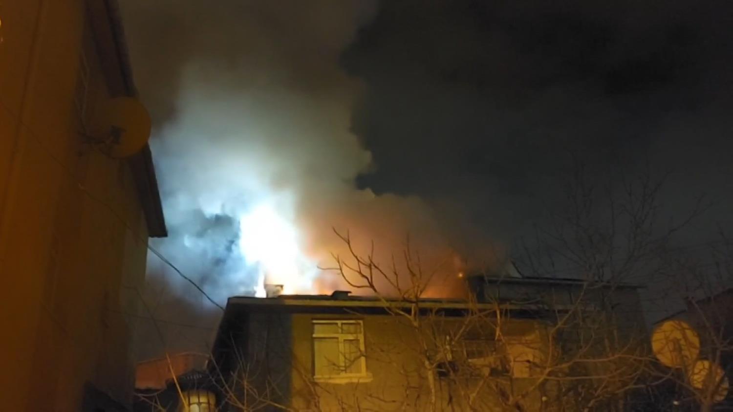 Sultanbeyli'de yang�n pani�i