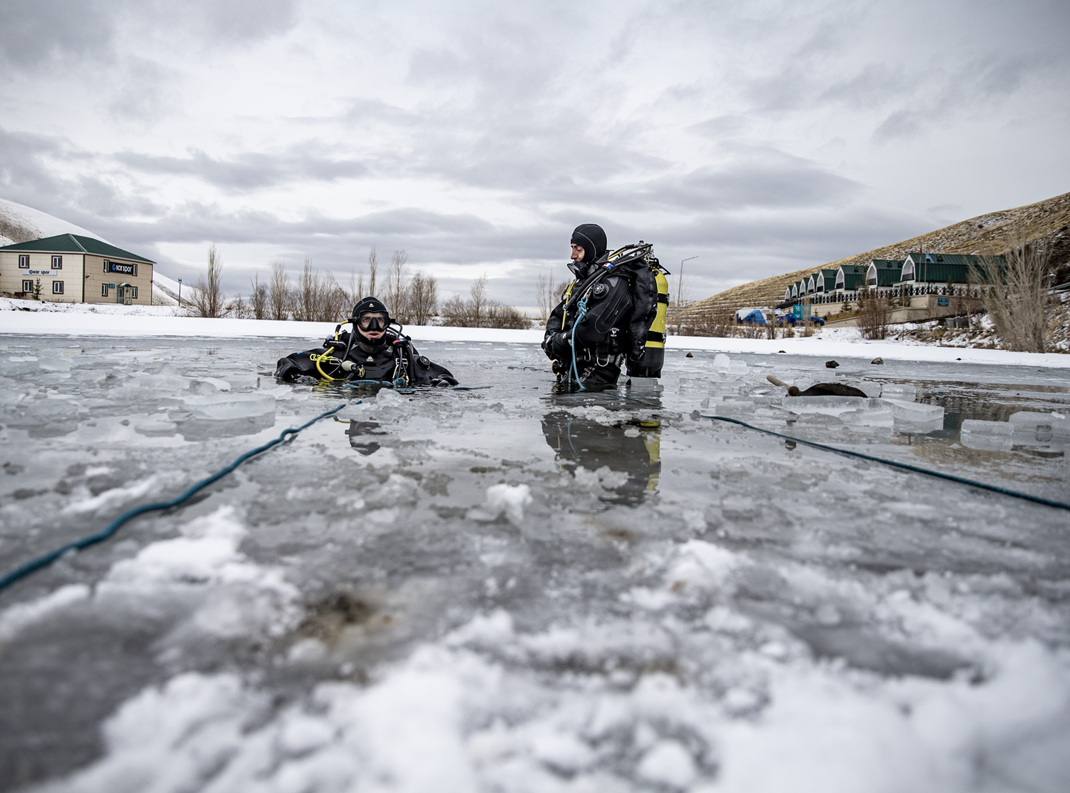 Daima haz�r! 2700 rak�mda, buzla kapl� g�lette nefes kesen e�itim