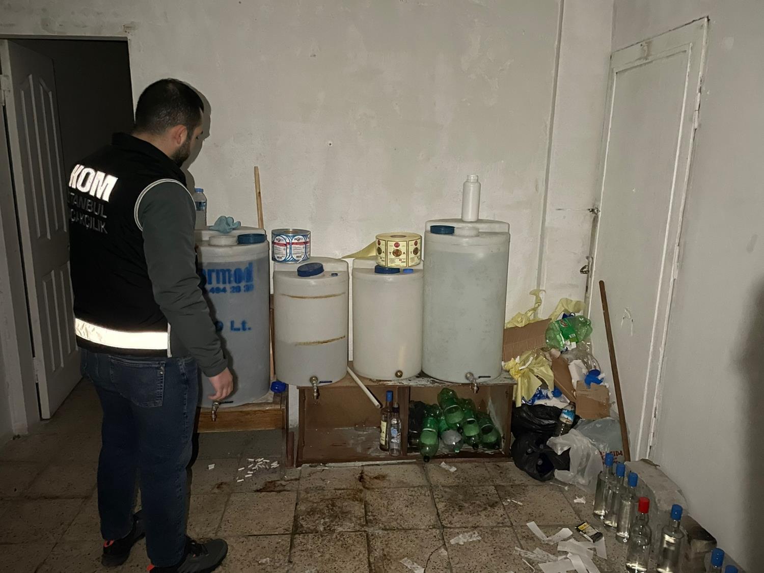 �stanbul'da y�lba�� �ncesi sahte i�ki operasyonu