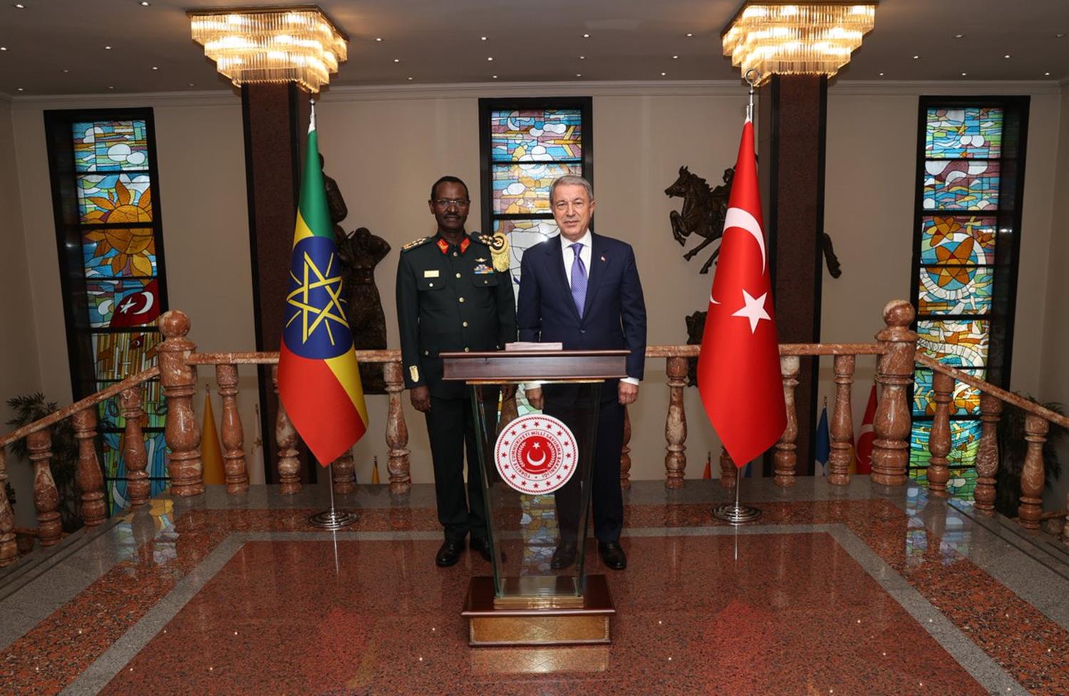 Milli Savunma Bakan� Akar, Etiyopya Genelkurmay Ba�kan� ile bir araya geldi