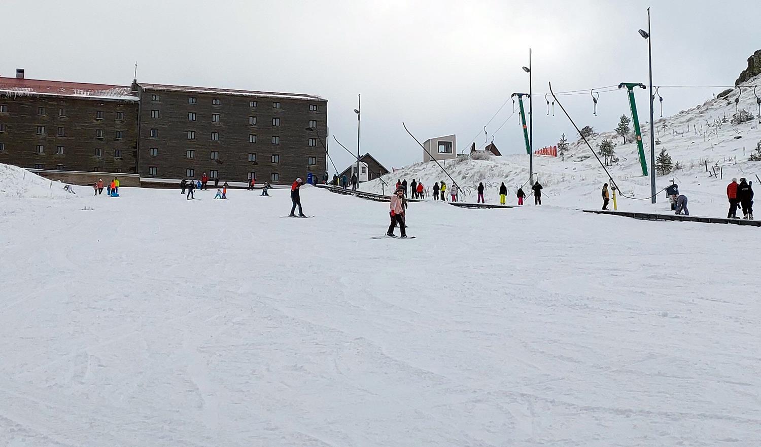 2 bin 200 rakml Kartalkaya Kayak Merkezi'nde kar kalnl, 1 metreyi geti