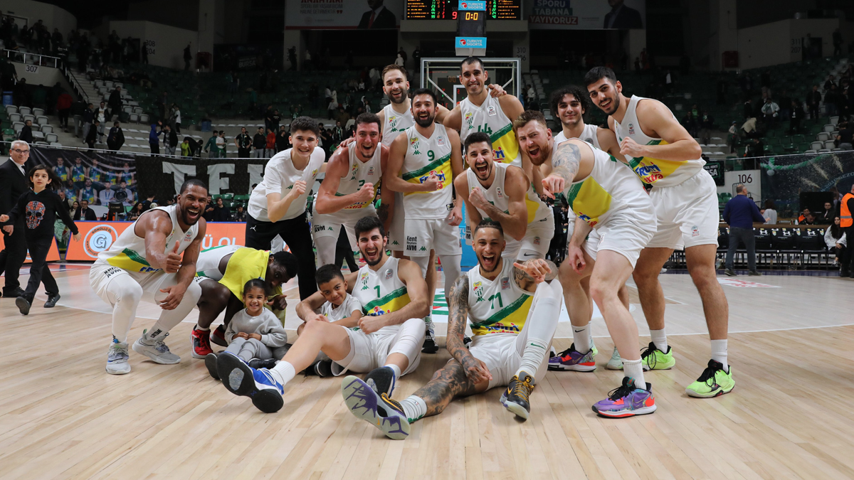 Bursaspor, Dar���afaka'y� 97-71 ma�lup etti