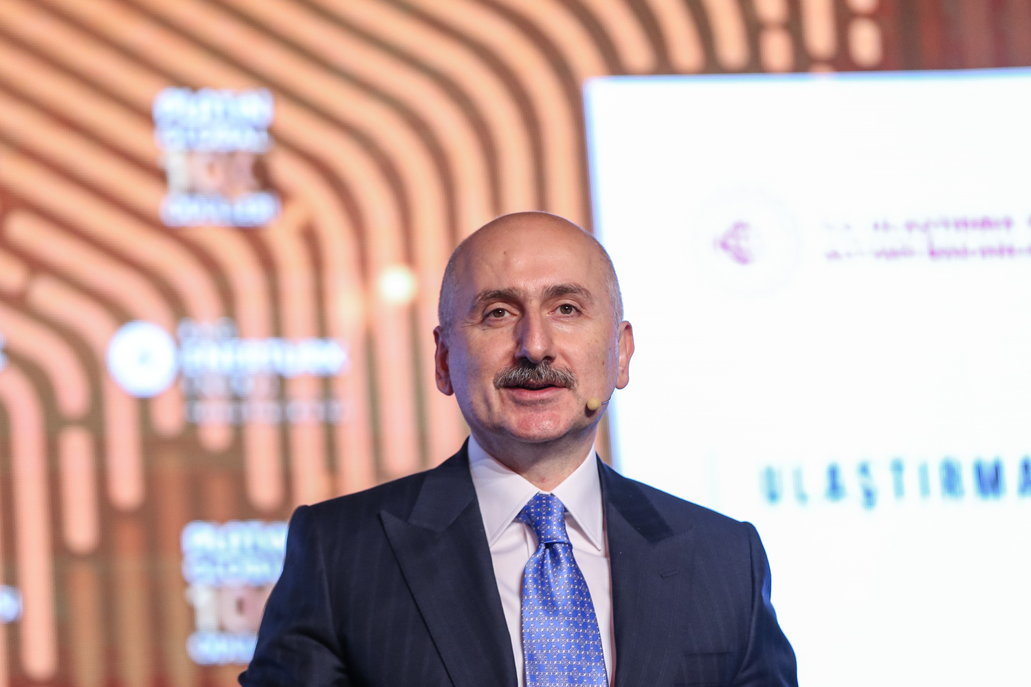 Bakan Karaismailo�lu 'Platin Global 100 �d�lleri' t�reninde tarih verdi: Nisanda bitirece�iz