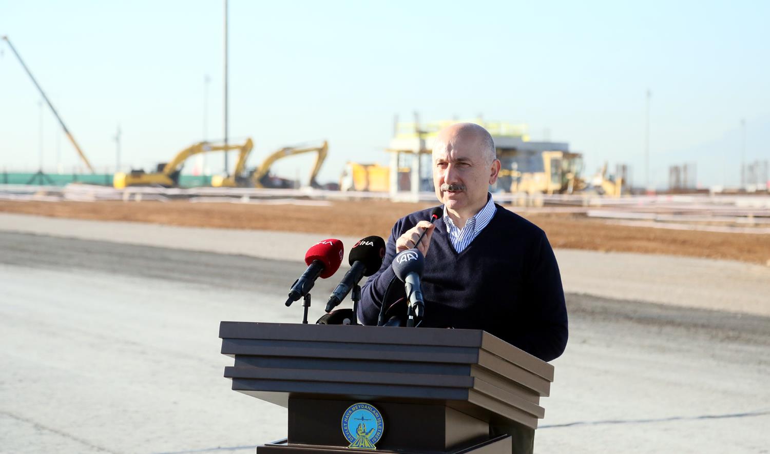 Bakan Karaismailo�lu yerinde inceledi: Antalya Havaliman�'nda kapasite art�r�l�yor