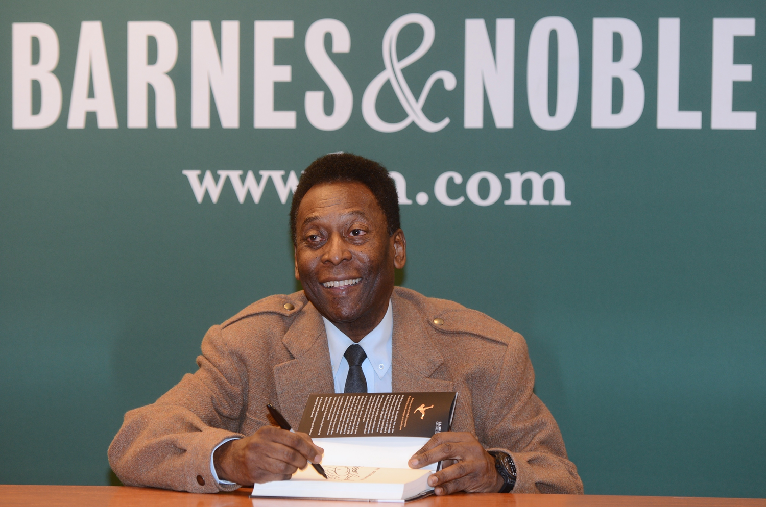 Futbol d�nyas�na iz b�rakan efsane Pele!