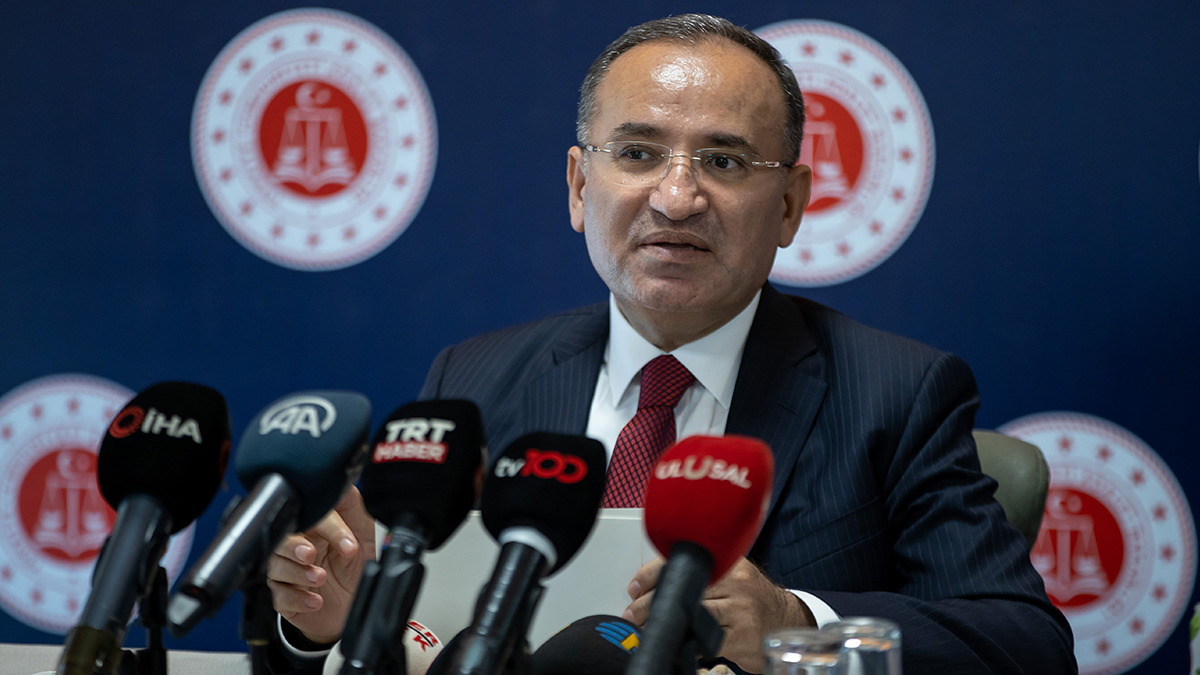 Bakan Bozda�'dan, �zmir'deki vin� kazas�yla ilgili ba�sa�l��� mesaj�