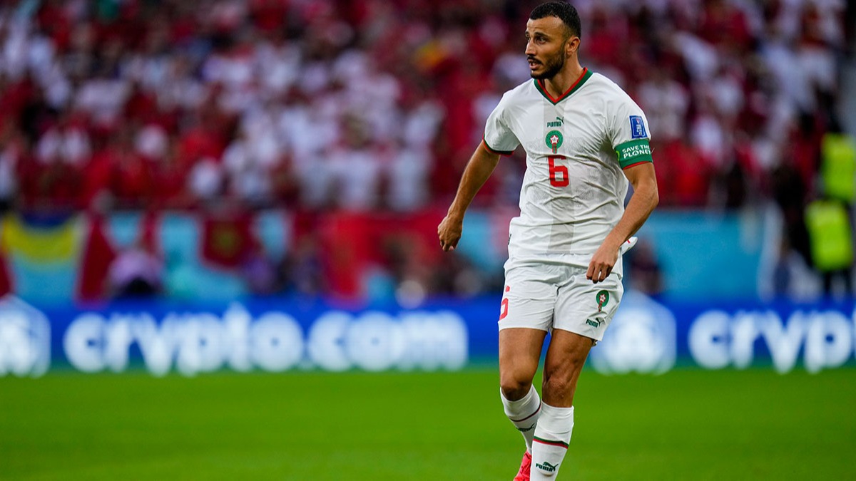 Romain Saiss iin ayrlk vakti! Transfer teklifi geldi