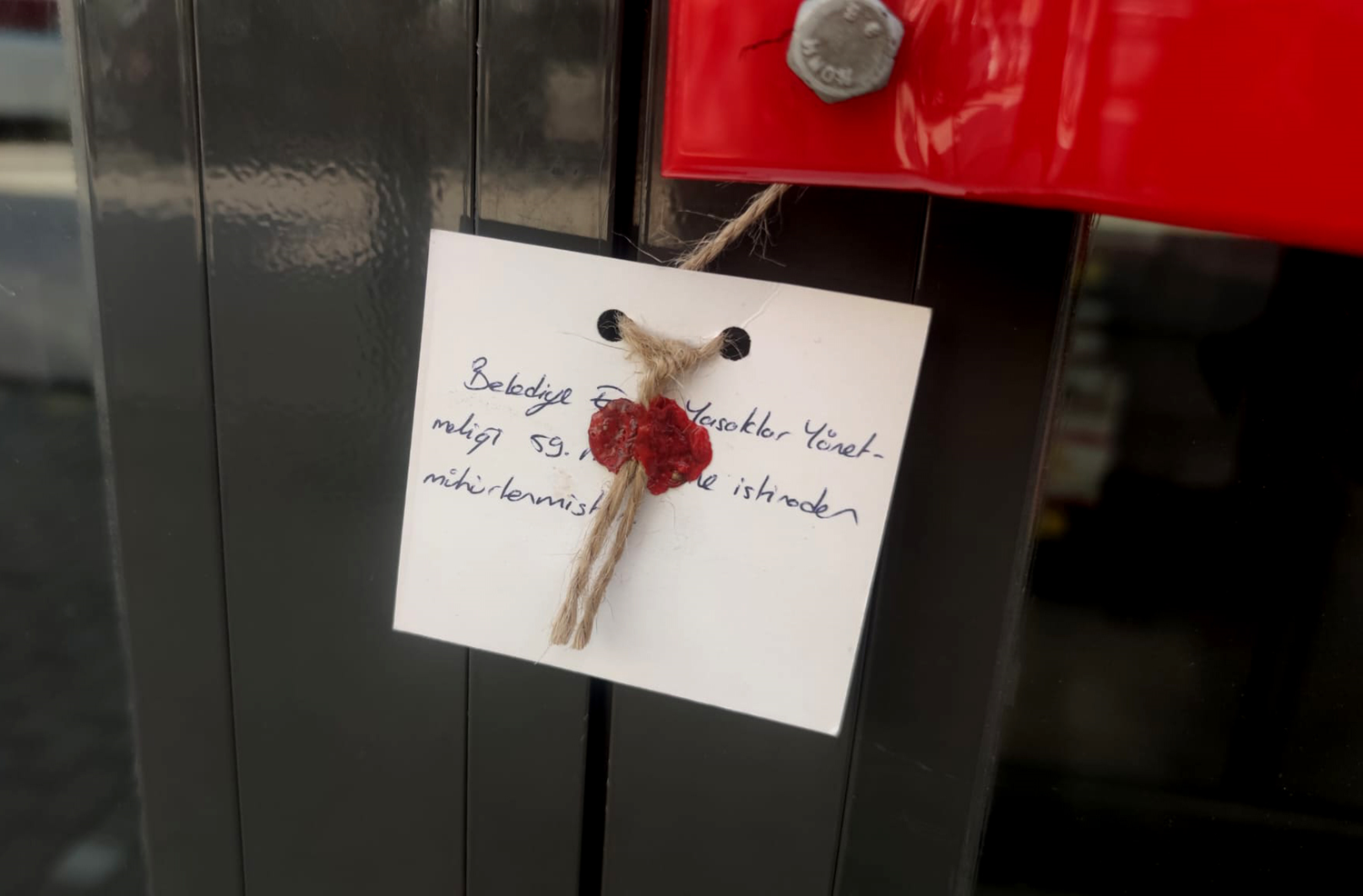 Bursa'da baz zincir market ubeleri geici sreliine mhrlendi