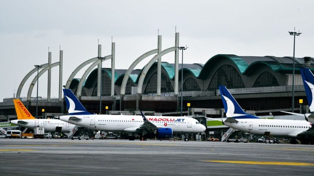 Sabiha G�k�en Havaliman�'ndan seyahat edecek yolculara sis uyar�s�