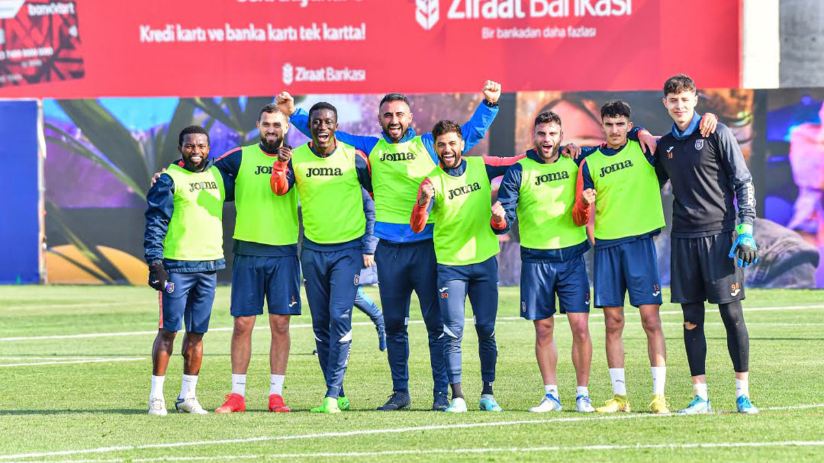 Ba�ak�ehir'de 3 futbolcunun durumu belirsiz