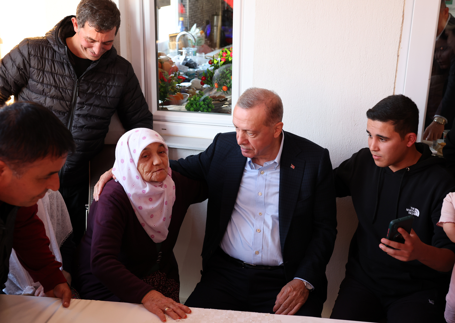 Ba�kan Erdo�an'�n ziyaret etti�i Z�lfiye nine sevincini anlatt�: �ok mutlu oldum