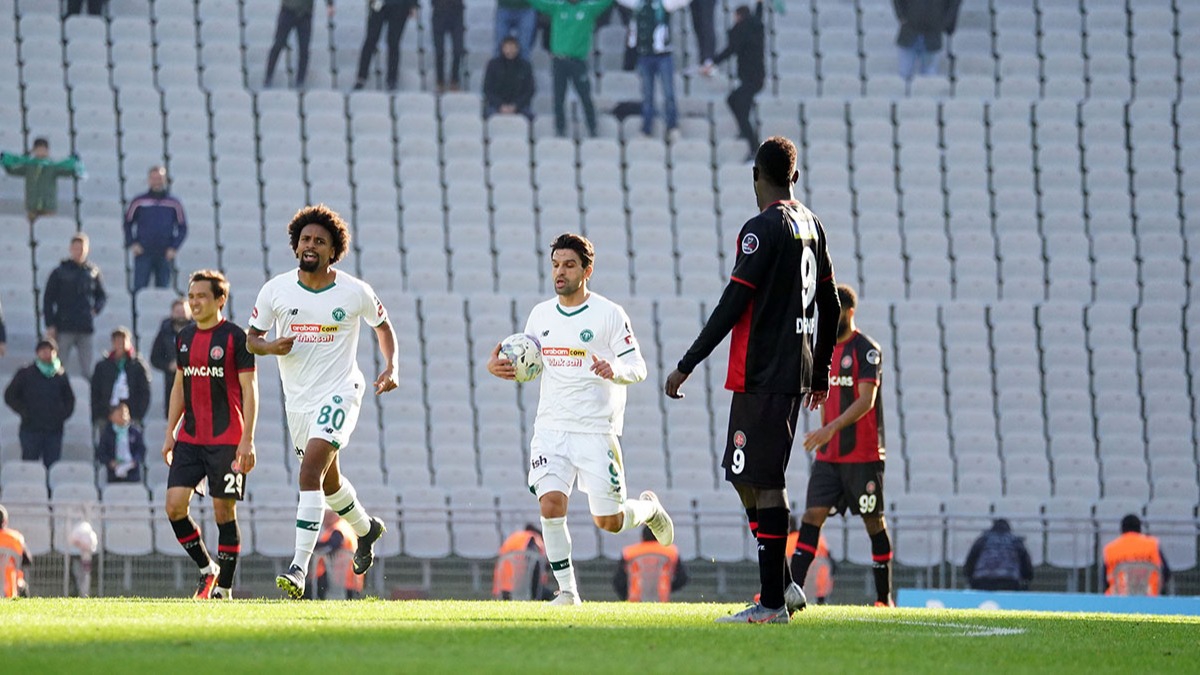 Karagmrk ile Konyaspor arasndaki gol dellosuna Mame Diouf damgas