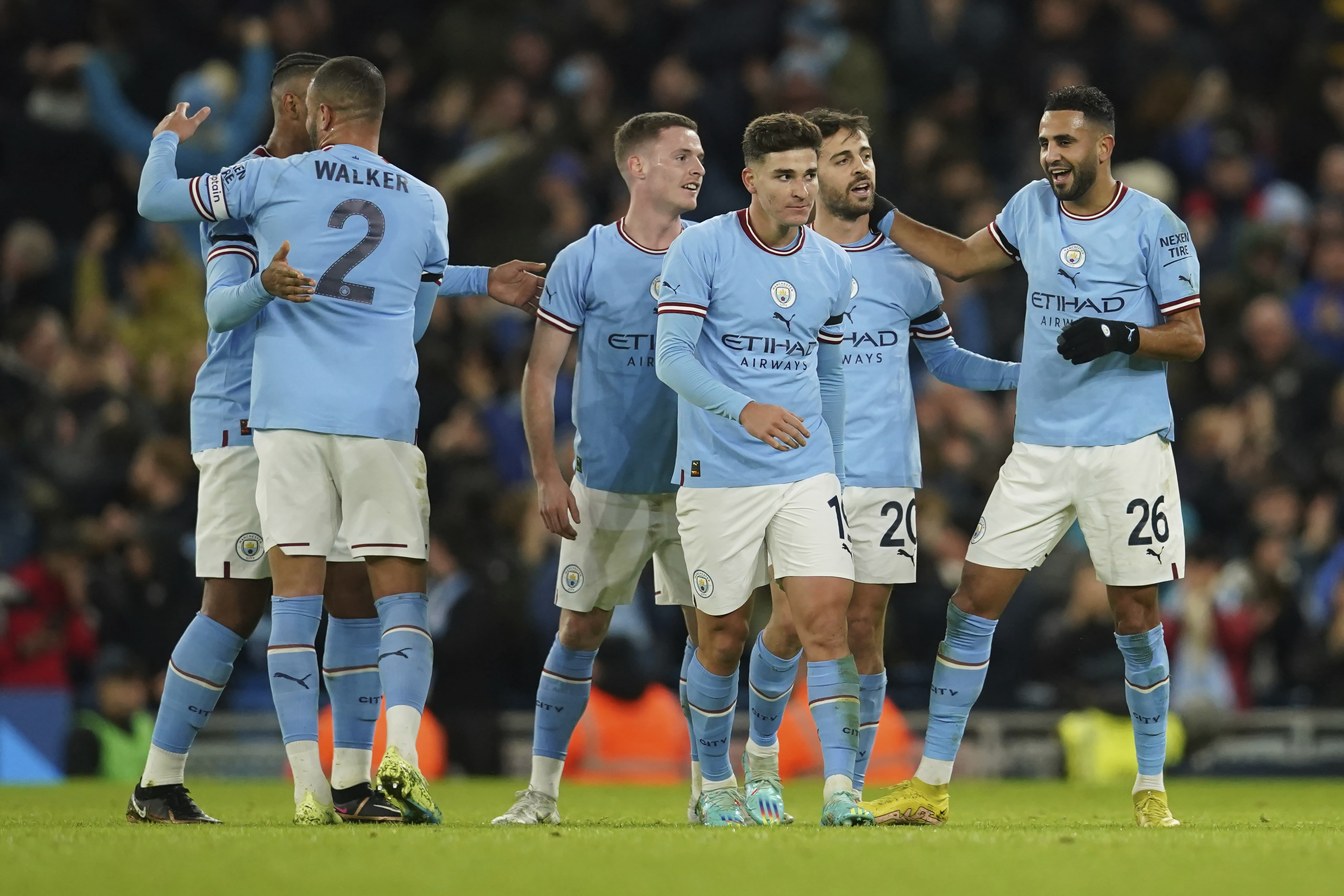Manchester City evinde Chelsea'yi farkl� yenerek turlad�