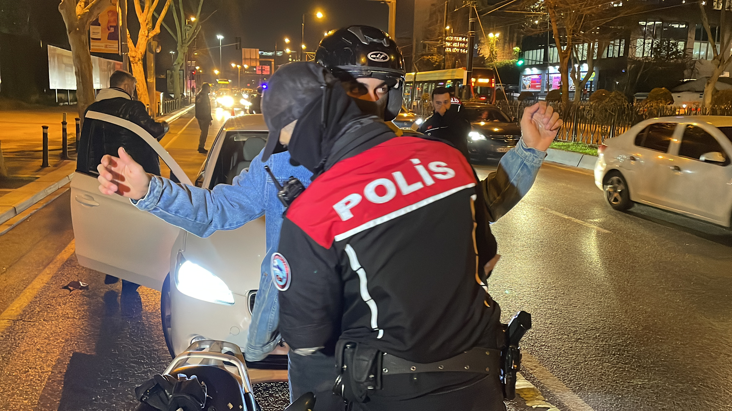 Y�l�n ilk 'Huzur �stanbul' uygulamas�nda 432 ��pheli g�zalt�na al�nd�
