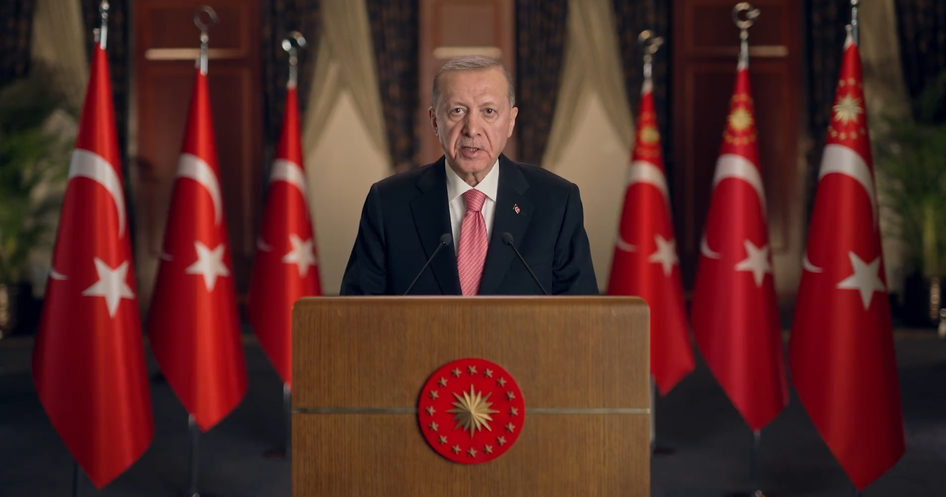 Cumhurba�kan� Erdo�an: T�rkiye �zerine d��en sorumluluklar� yerine getiriyor