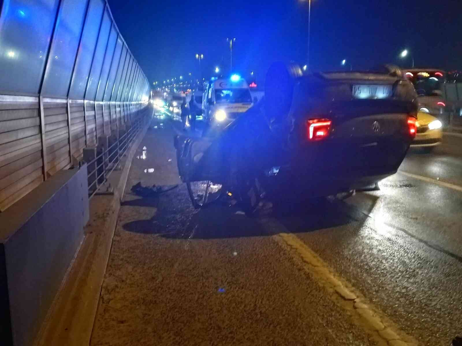 Hali� K�pr�s�'nde feci kaza