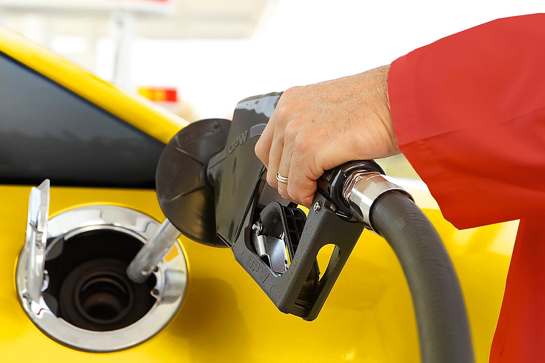 Akaryak�tta tabela de�i�iyor! Benzine y�l�n ilk indirimi