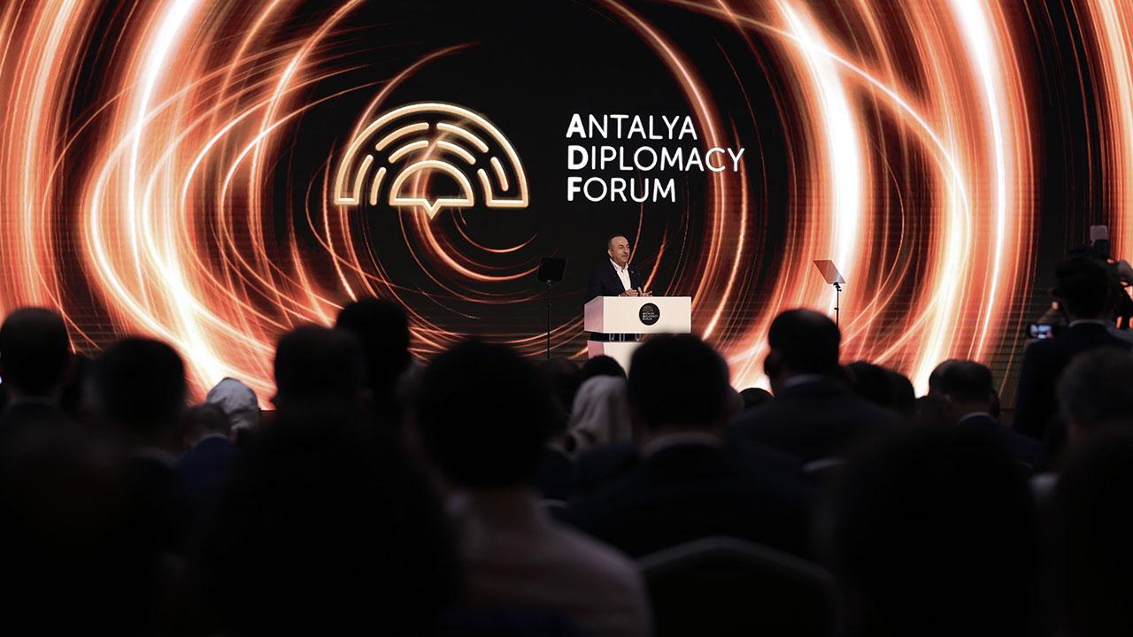 Antalya Diplomas� Forumu Kanunu y�r�rl��e girdi