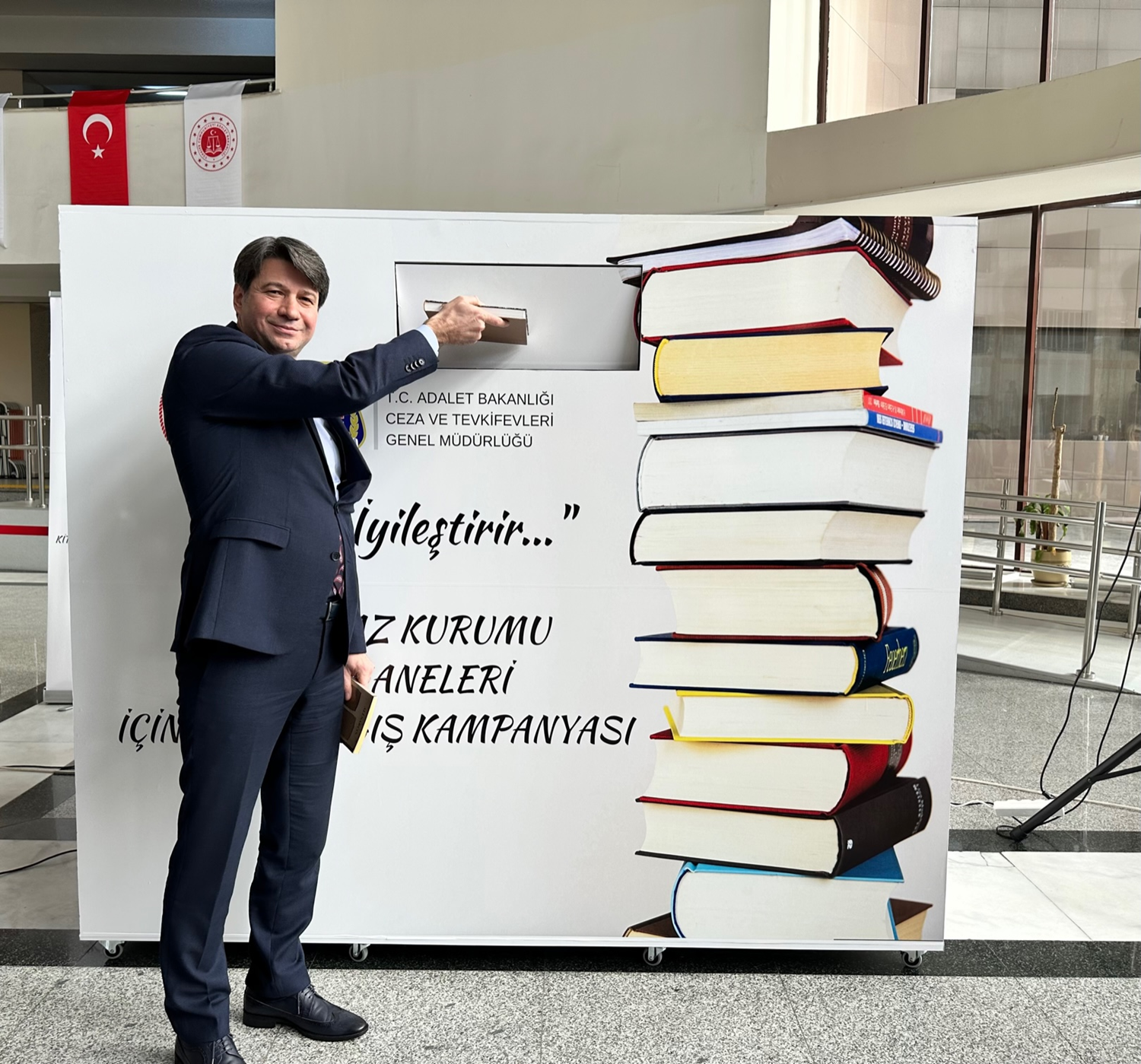 Bak�rk�y Adalet Saray�'nda cezaevi k�t�phaneleri i�in ba��� kampanyas� ba�lat�ld�