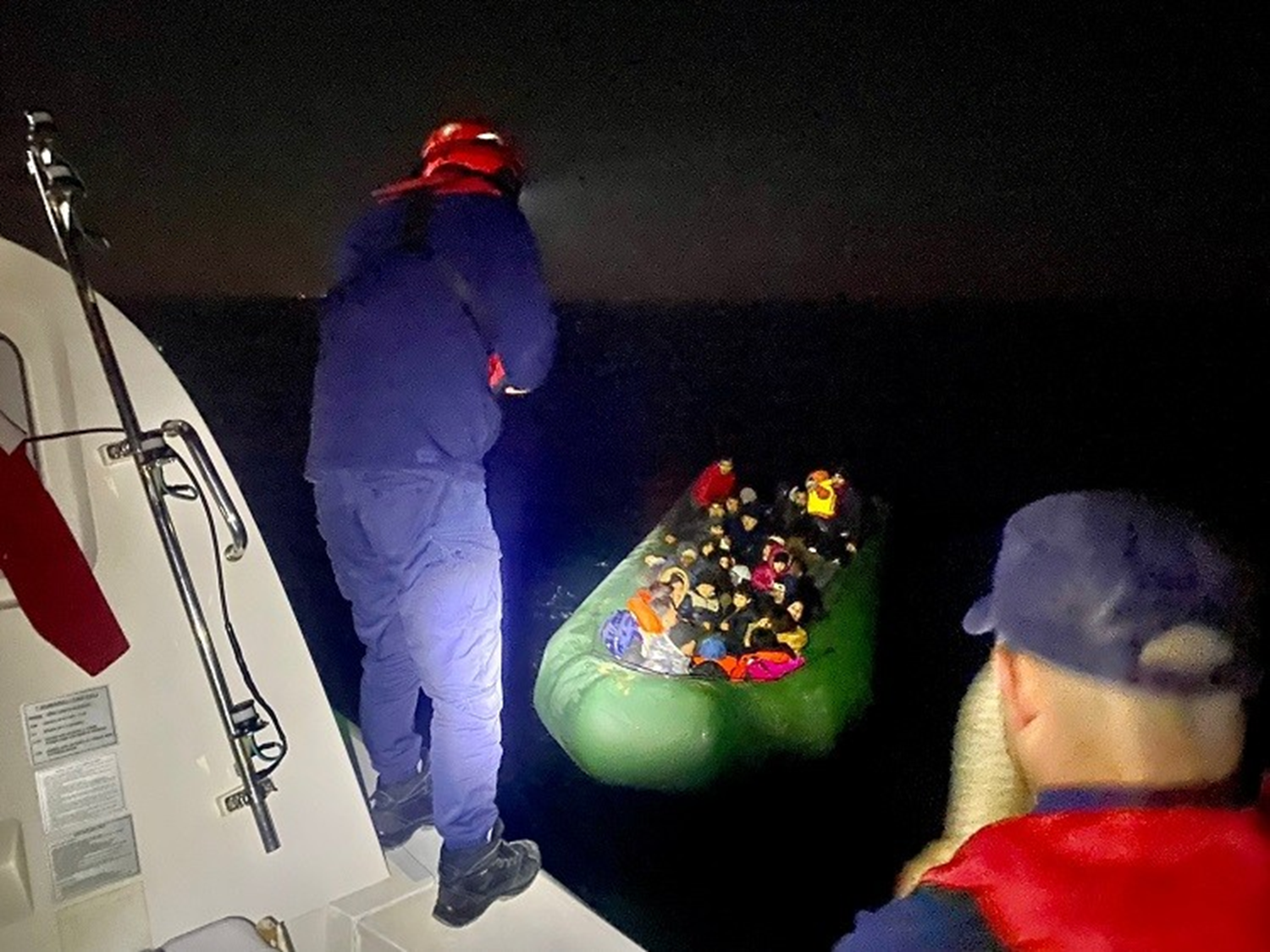 Lastik bot i�erisinde 31 d�zensiz g��men yakaland�