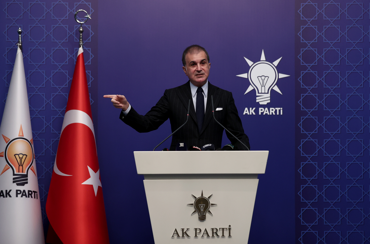 AK Parti S�zc�s� �elik'ten K�l��daro�lu'na sert tepki: Bir Yunan siyaset�i gibi konu�tu