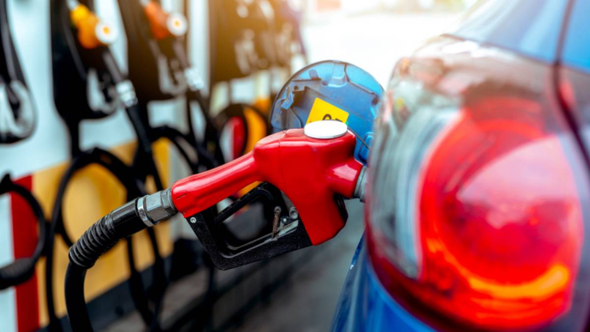 Ara� sahiplerine iyi haber! Benzine indirim