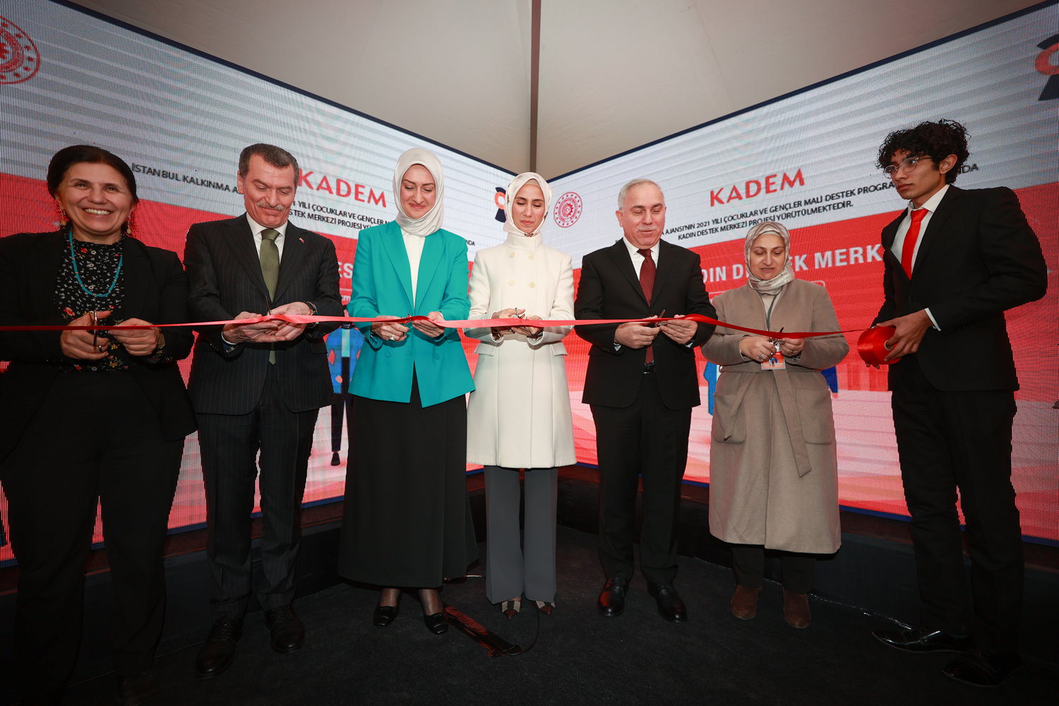 KADEM'in Kad�n Destek Merkezi a��ld�