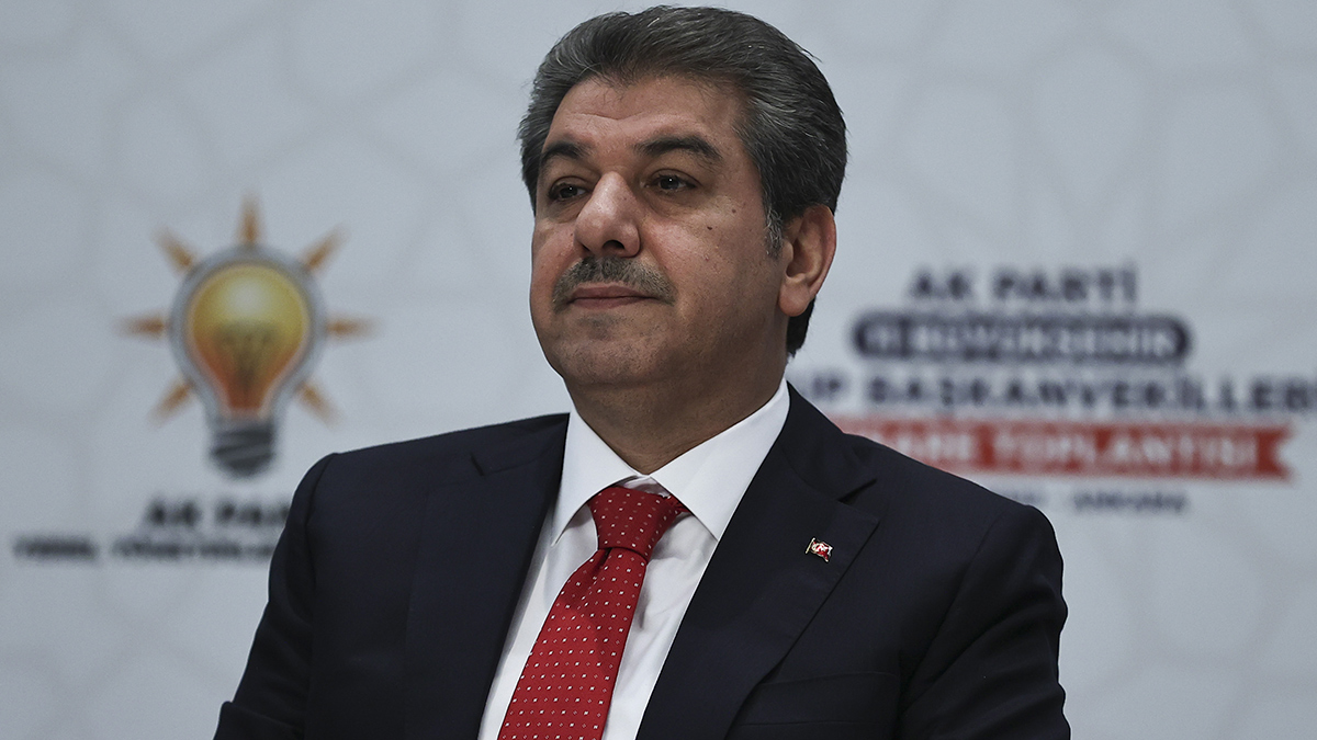 �mamo�lu'na kendi s�z�n� hat�rlatarak tepki g�sterdi: Deprem konu�uluyor �BB Ba�kan� turda