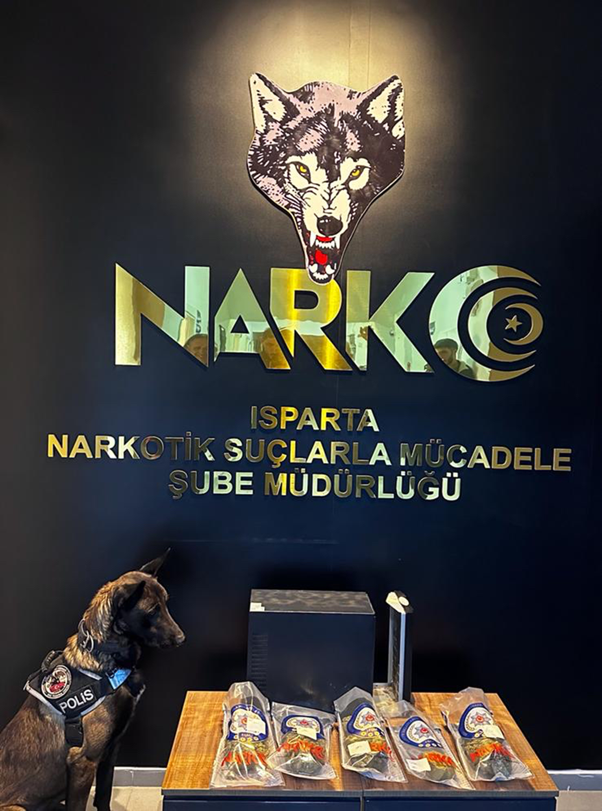 Uyu�turucuyu bilgisayar kasas�na gizleyen zanl� tutukland�