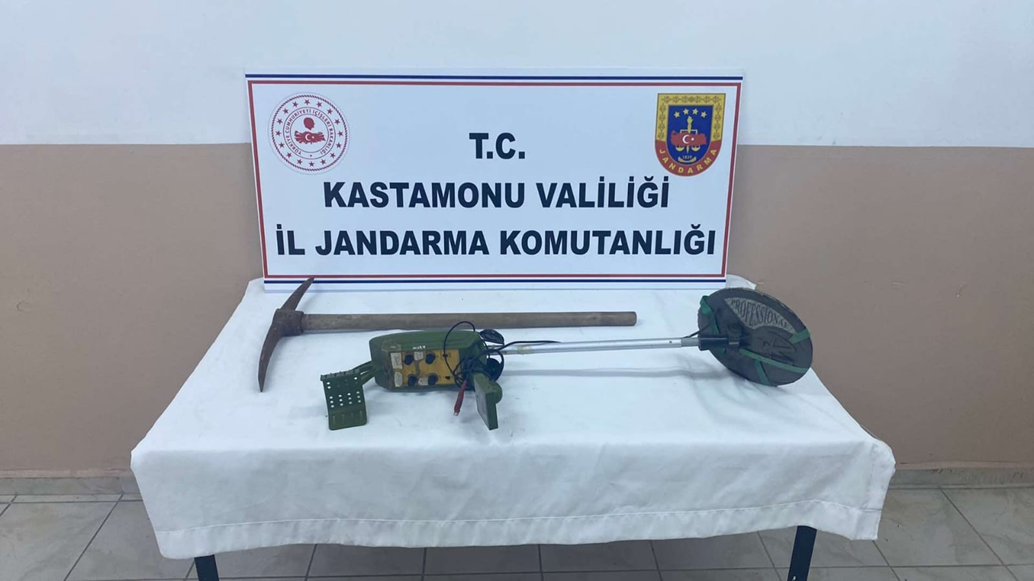 Arkeoloji sit alan�nda izinsiz kaz�: 2 ki�i su��st� yakaland�