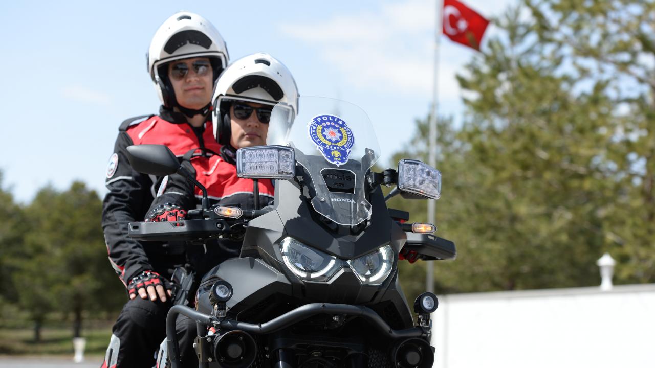 Yunus timleri g�z a�t�rm�yor: Aranan 199 �ah�� yakaland�