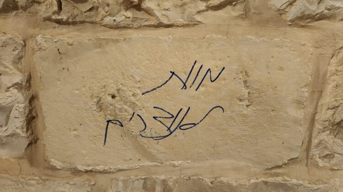 Fanatik Yahudi yerleimciler Kuds'te Ermeni kilisesi duvarna rk yazlar yazd