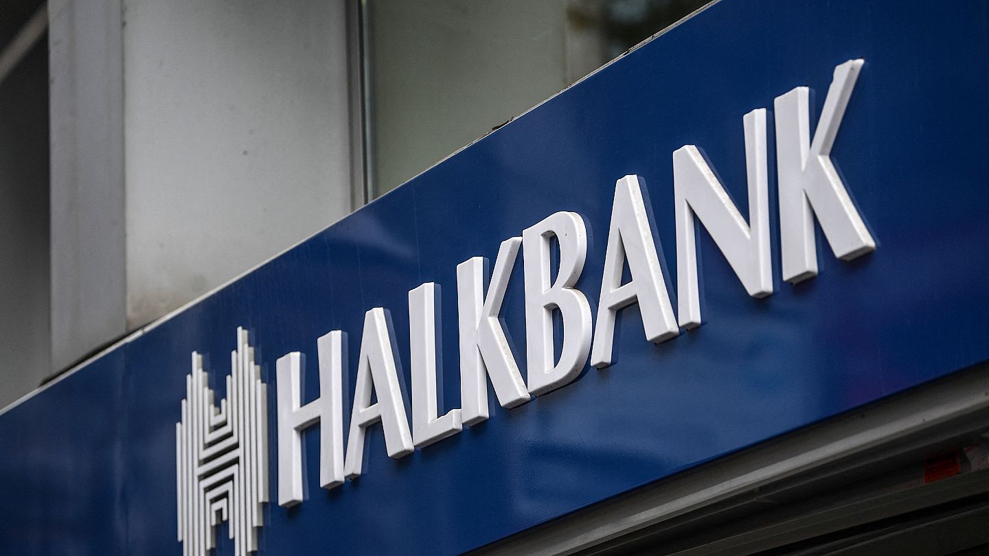 Halkbank'tan KAP'a 'Safir AVM' a��klamas�