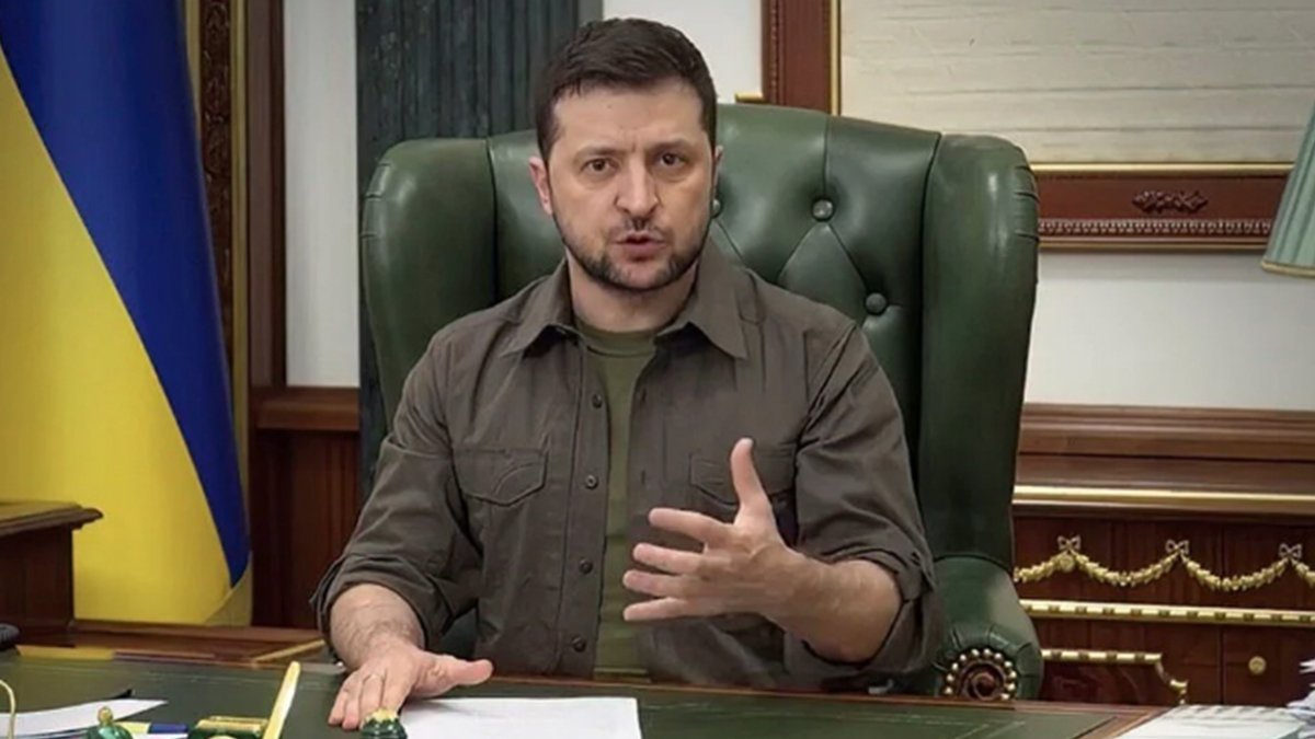 Zelenski'den dikkat �eken a��klama: Ukrayna bayra�� t�m AB bayraklar�na e�it olacak