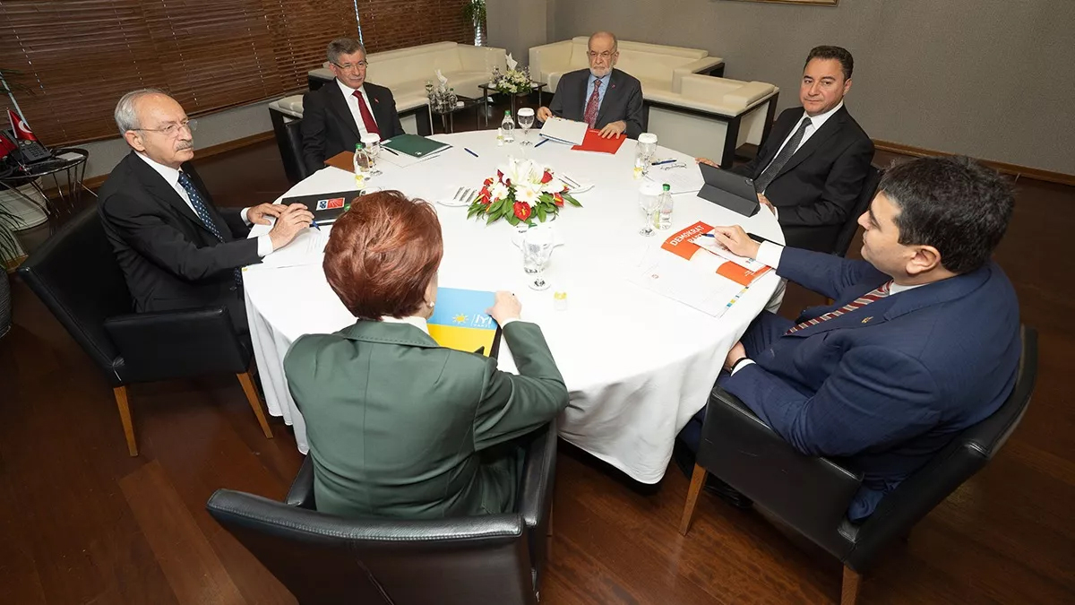 Alt�l� Masa'da bilinmeyen 'Davuto�lu' krizi! Aylar sonra a��kland�
