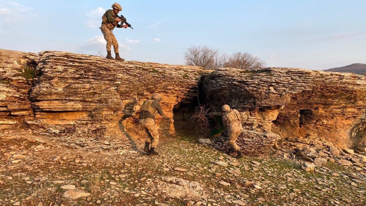 Terristler kstrld! Diyarbakr'da byk operasyon