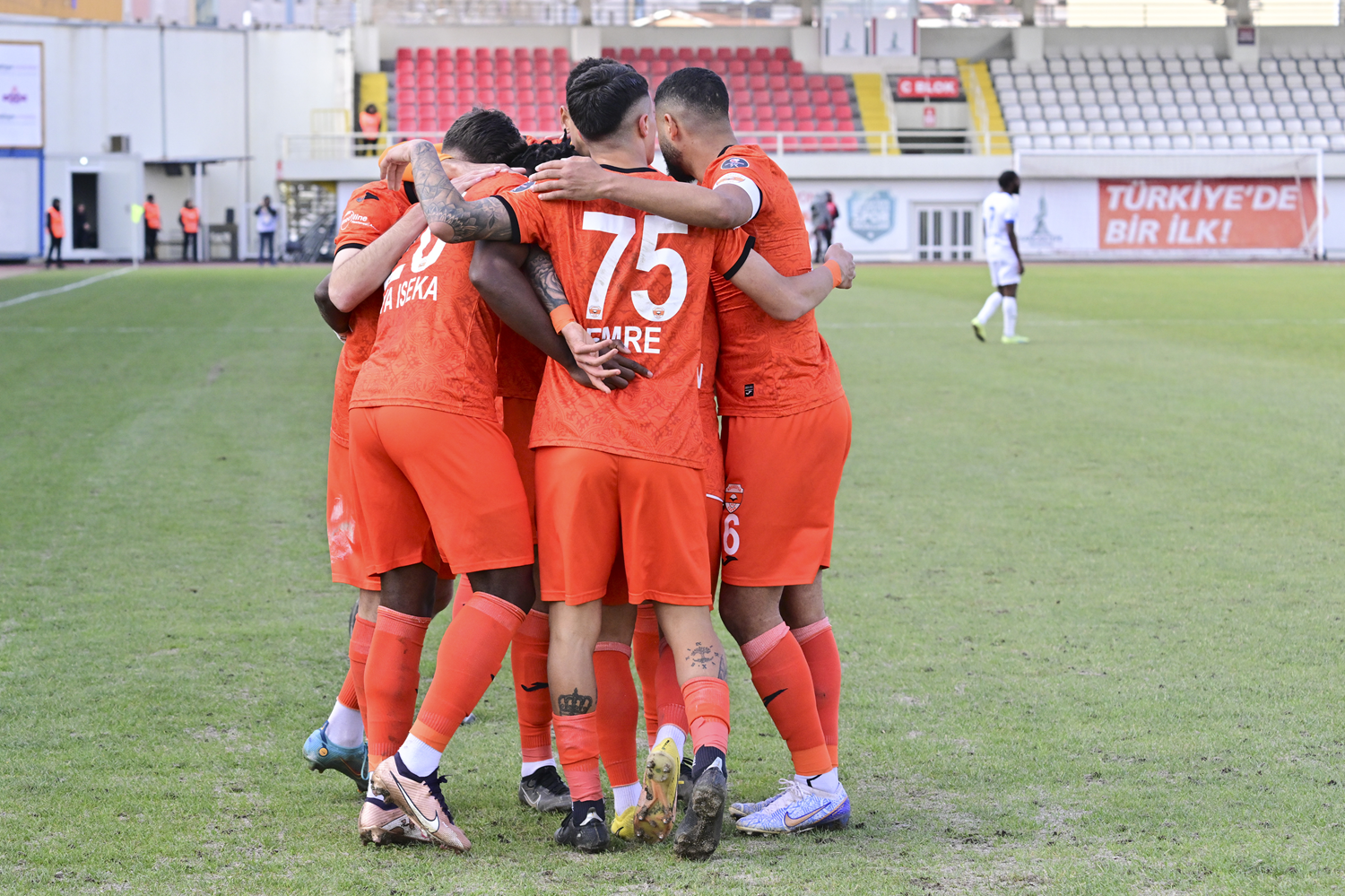 Adanaspor, Tuzlaspor'u tek golle ge�ti