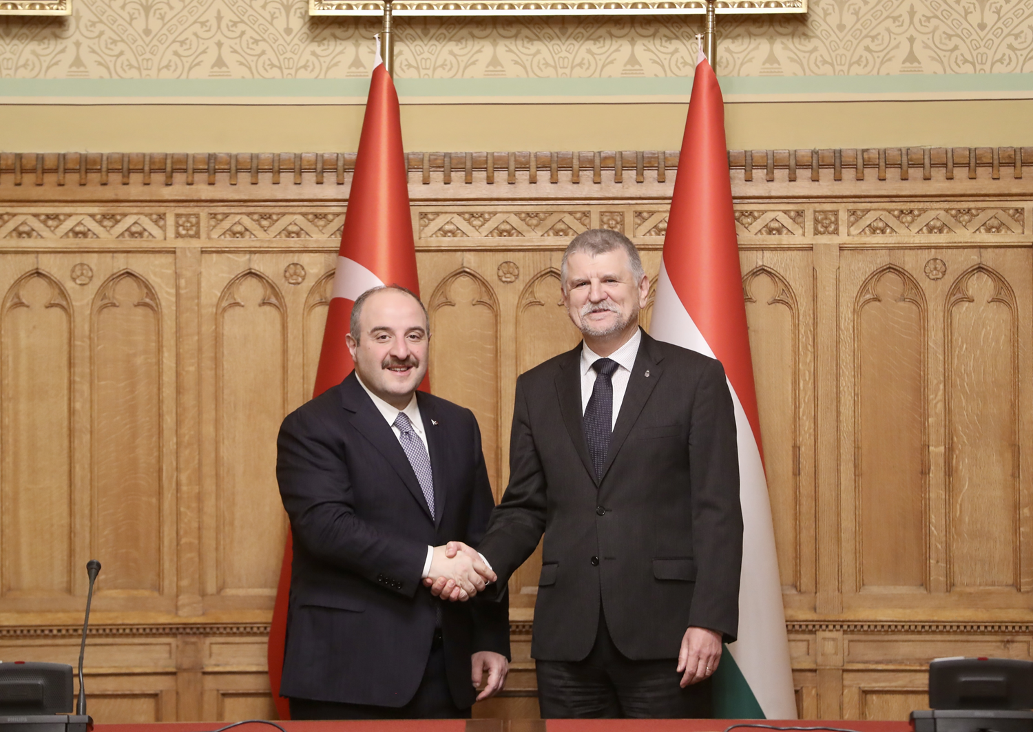 Bakan Varank, Macaristan Meclis Ba�kan� K�ver ile g�r��t�